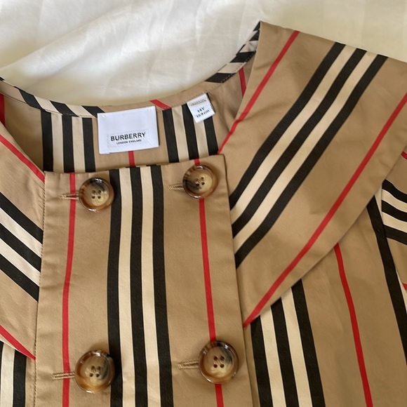 Burberry top brand new - Picture 3 of 11